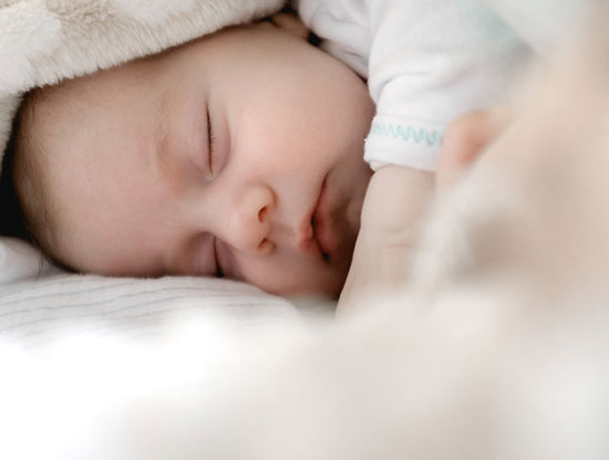 可愛的嬰兒